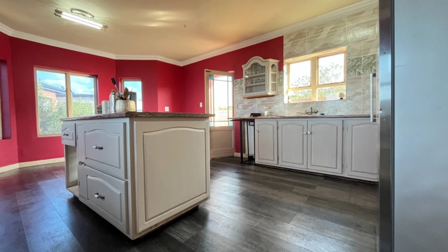 6 Bedroom Property for Sale in Herolds Bay Western Cape